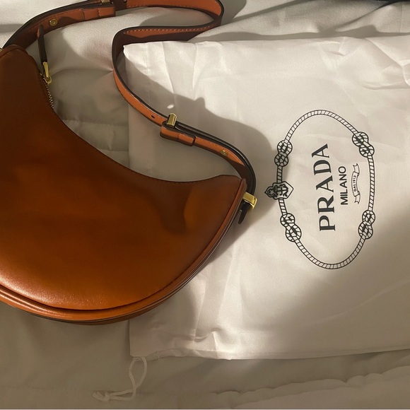 Prada Arqué small Brown Cognac leather shoulder bag. - Picture 7 of 7